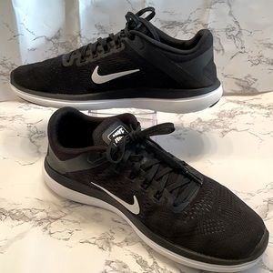 Nike women’s shoes/sneakers size 9 black white